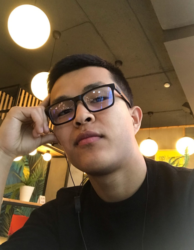 Сижу в банке, изучаю тарифы. Подобрал для себя оптимальный. Кстати, у меня тоже ИП