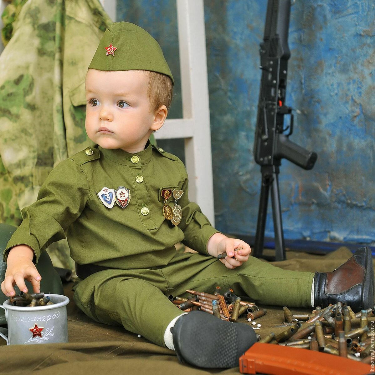 Военная форма для детей на 9 мая. Дети в военной форме. Малыш в военной форме. Детская Военная форма. Солдатская форма для детей.