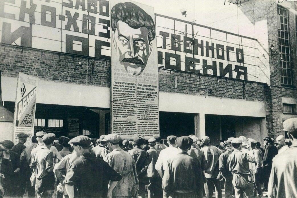 Проходная завода Ростсельмаш (ок. 1935-1940 гг.). Фото: meotyda.ru