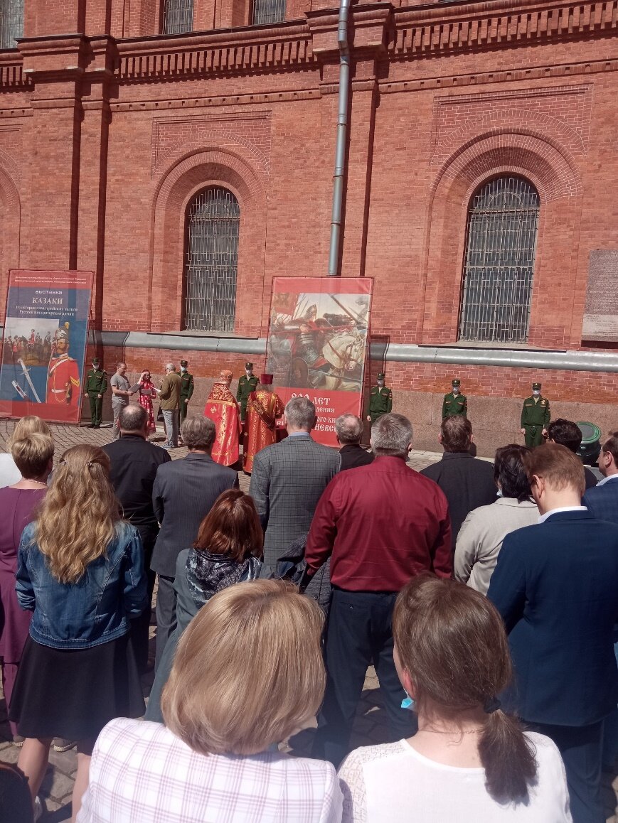 Фото. Тожественный молебен в честь открытия выставки «Воин и святой», посвященной 800-летию рождения Александра Невского.