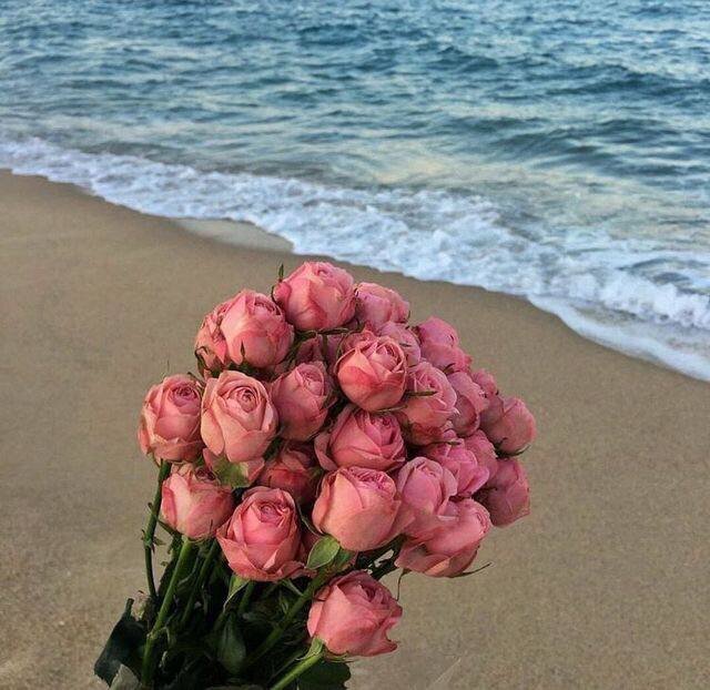 Деньги – это энергия

Уровень довольства человека его финансовым состоянием определяется уровнем вибраций денежной энергии в его жизни. Помните, что все в вашей жизни состоит из энергии: ваши мысли, слова, эмоции. Деньги – это тоже энергия. 

🔺Протекание денежной энергии зависит от ценности, которую человек придает сам себе. Эта ценность переносится во внешний мир, преобразуясь в деньги, которые потом возвращаются в жизнь человека, все еще сохраняя первоначальную ценность, которую он определил сам для себя. Поэтому для расширения вашего денежного потока вам необходимо осознать свою самоценность и принять ее.

🔺Однако стоит помнить и о том, что поток денежной энергии не может свободно течь, если его блокируют негативные паттерны мышления и ограничивающие системы убеждений. Начав глубинную работу с ними, вы откроете изобильную энергию денег.

Не позволяйте негативному денежному опыту ставить запрет на наслаждение материальными ресурсами в вашей жизни. Здоровые отношения с деньгами начинаются изнутри, и никогда не поздно наладить энергетические потоки и позволить себе привлекать желаемое количество денег в свою жизнь!