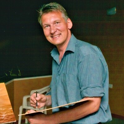 Сергея Васенкина называют сахалинским Айвазовским.