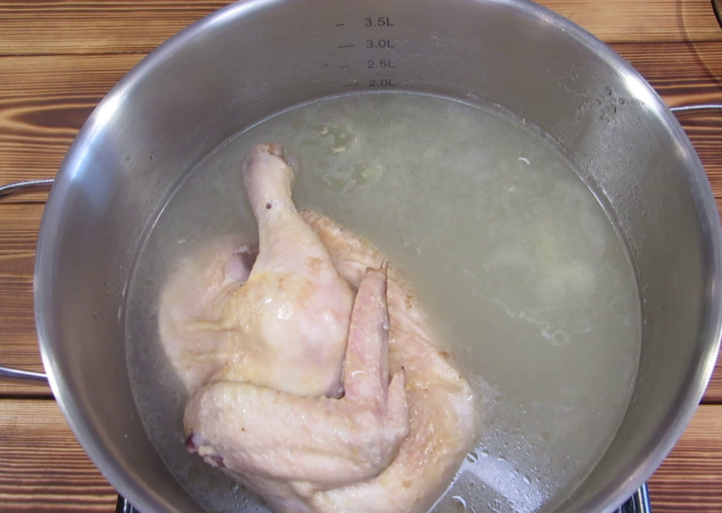 Отвариваем курицу