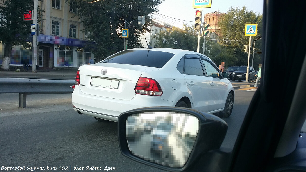 Volkswagen Polo в кузове седан характеризуется максимально классическими формами кузова. Автор фотографии kua1102