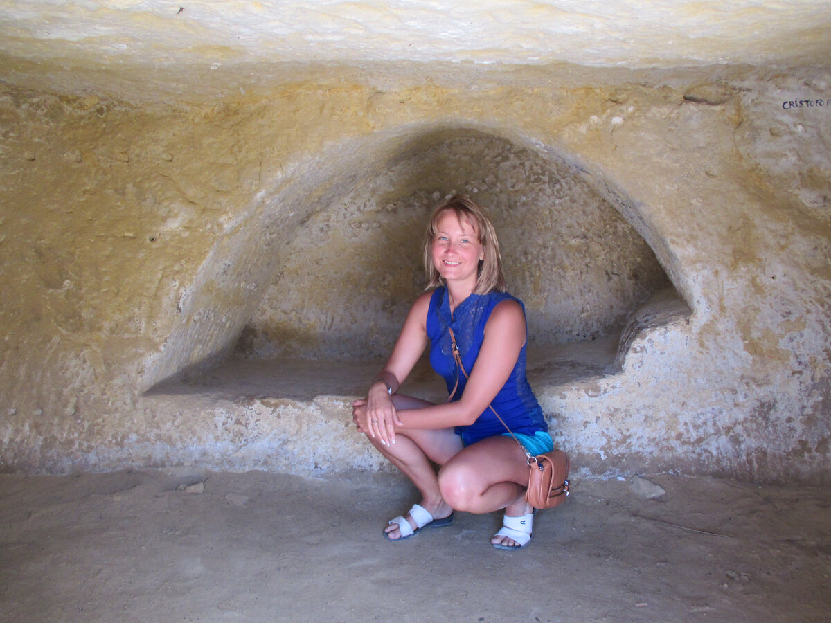 Залезла в пещеру хиппи и радуюсь