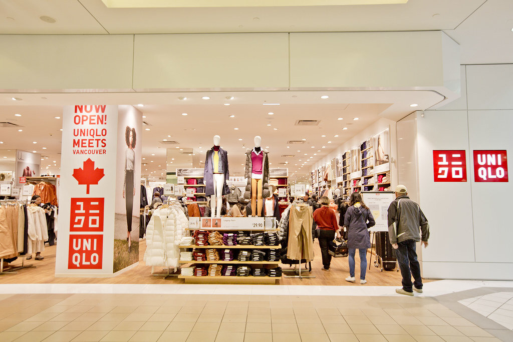 Магазин юникло гринвич. Юникло открыт. Юникло вегас кунцево. Японский бренд uniqlo. Юникло реклама.