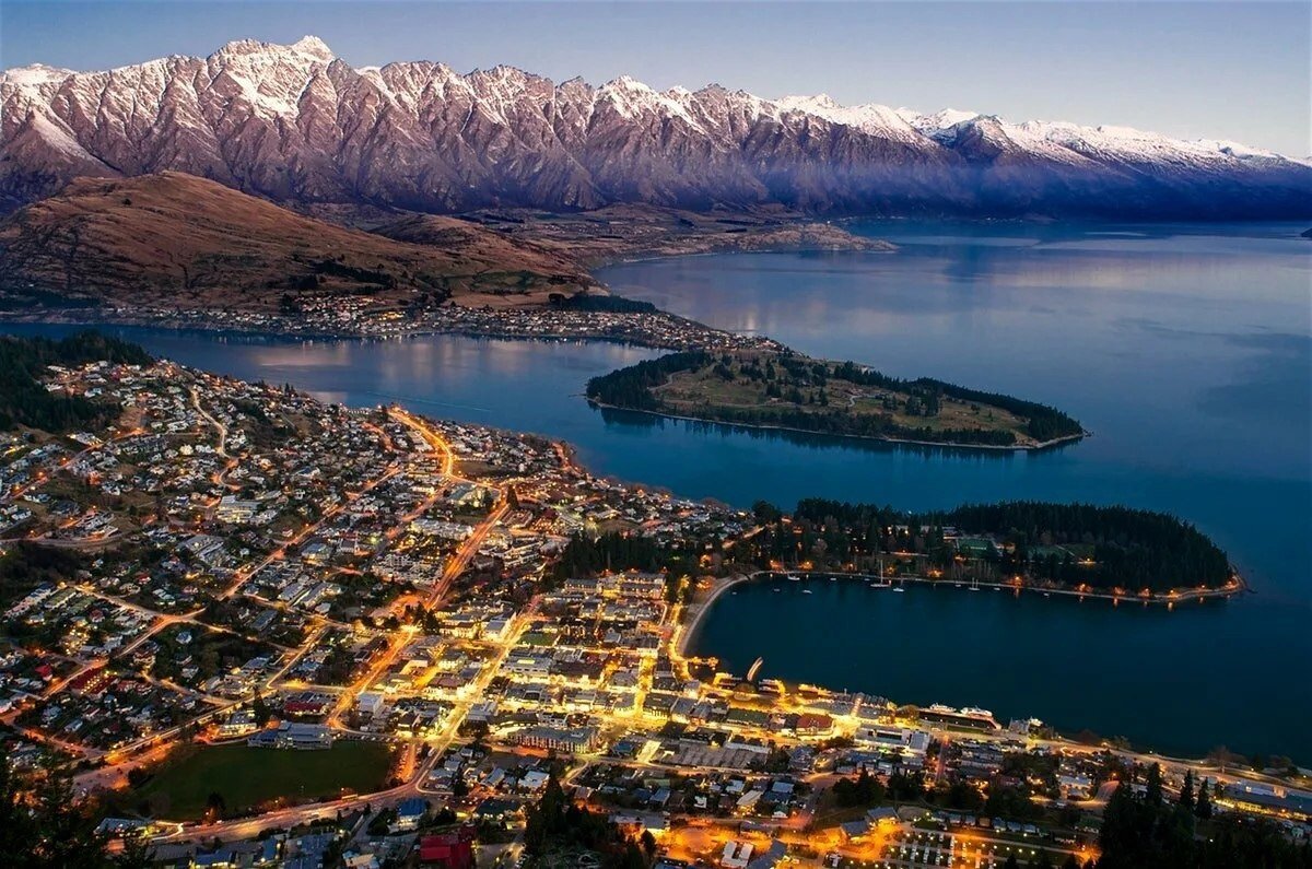 Город Квинстаун новая Зеландия. Куинстаун (новая Зеландия) озеро. Квинстаун новая Зеландия климат. Новая Зеландия Квинстаун достопримечательности.
