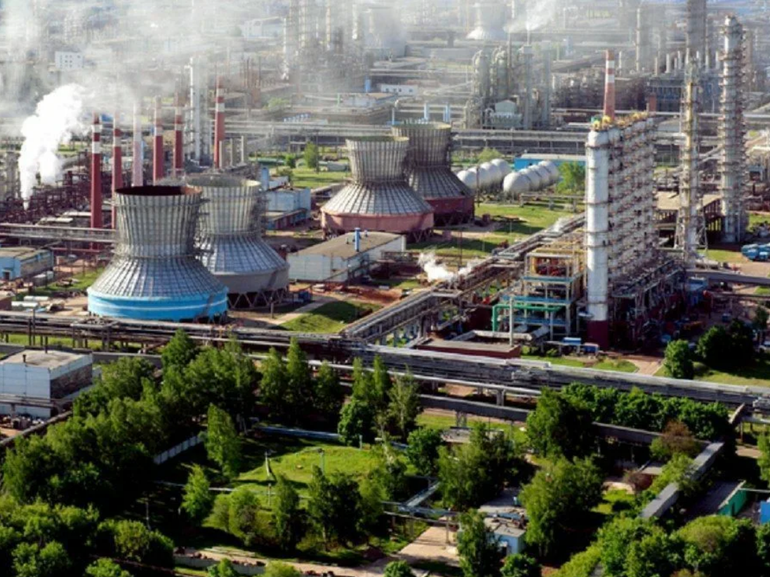 Предприятия города нижнекамска. Нижнекамск химический завод. Нижнекамск заводы. Нижнекамск город завод. Завод химия Нижнекамск.