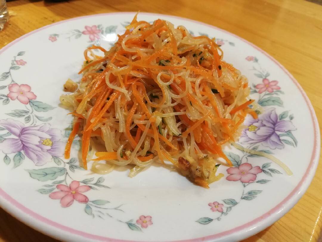 Салат с фунчозой и курицей