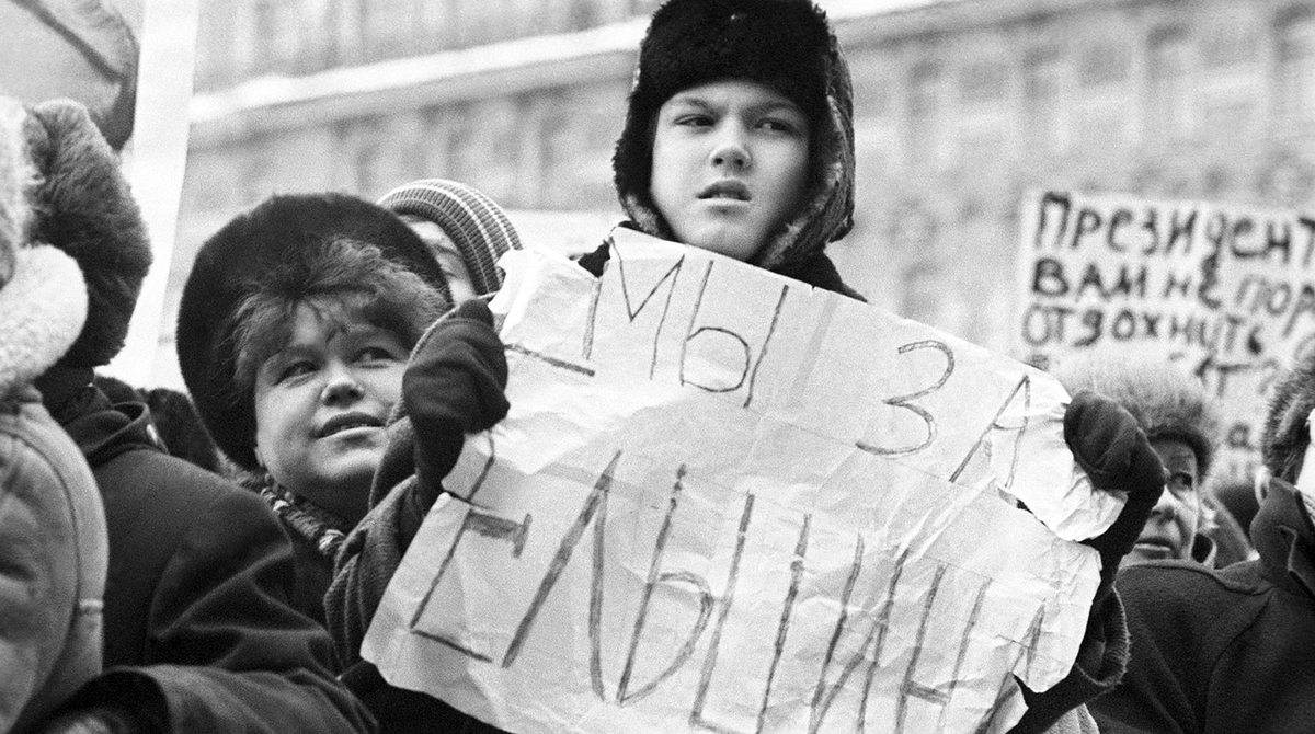 28 ноября 1991. Антикоммунистические митинги 1991. Митинг за распад СССР 1991. Митинг за Ельцина СССР 1991. Ельцин митинг 1990.