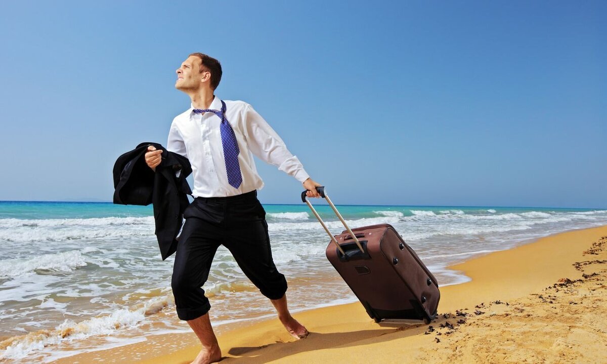 Из офиса прямо на море — круто (картинка с сайта turvopros.com).