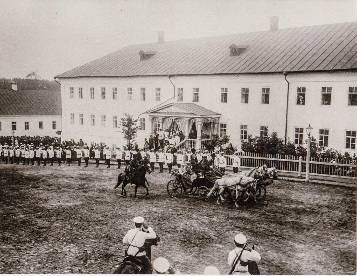 Дворянская гостиница (слева еще видно фрагмент купеческой), 1903г.