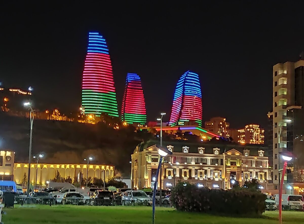 Символ Баку - Пламенные Башни. Три небоскреба, которые видно практически с любого места в городе