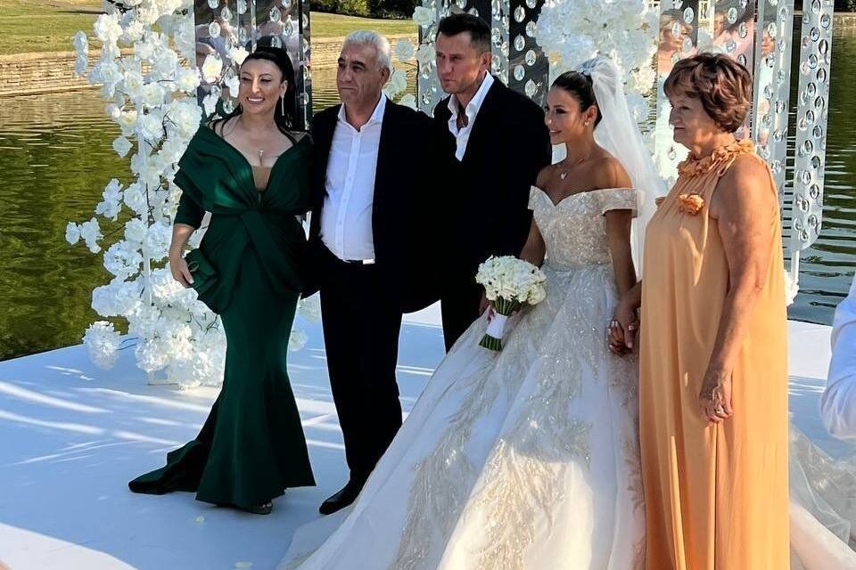     Павел Прилучный и Зепюр Брутян с родителями. Фото: @harleydavidson700