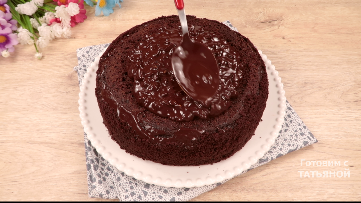 Un tort somptuos are un gust mai bun decât un Snickers.  Pur și simplu se topește în gură.  Rapid ușor și foarte gustos