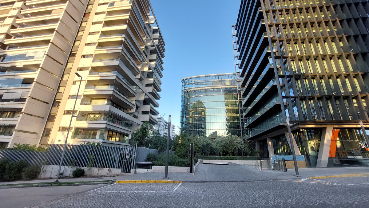 Жилая и офисная застройка района Витакура в столице Чили - Сантьяго