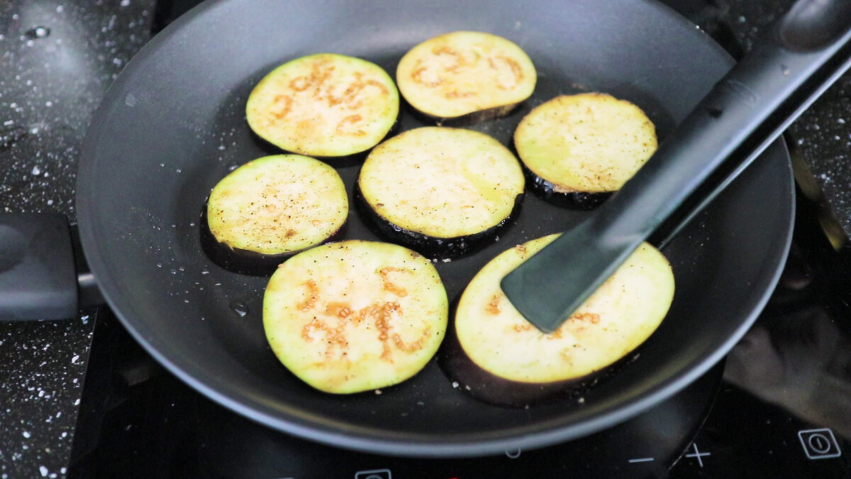 Куриные отбивные с баклажанами и помидорами. Очень сочно и вкусно. |  Кулинарка | Дзен