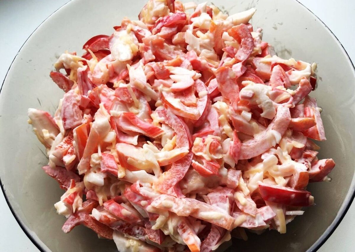 салат подходит не только для повседневного стола,но и на праздничном столе не застоится.