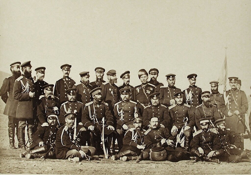 Русско-турецкая война. Группа офицеров корпусного штаба
Дмитрий Никитин, 1877 - 1878 год, из архива Ивана Мошкова.
