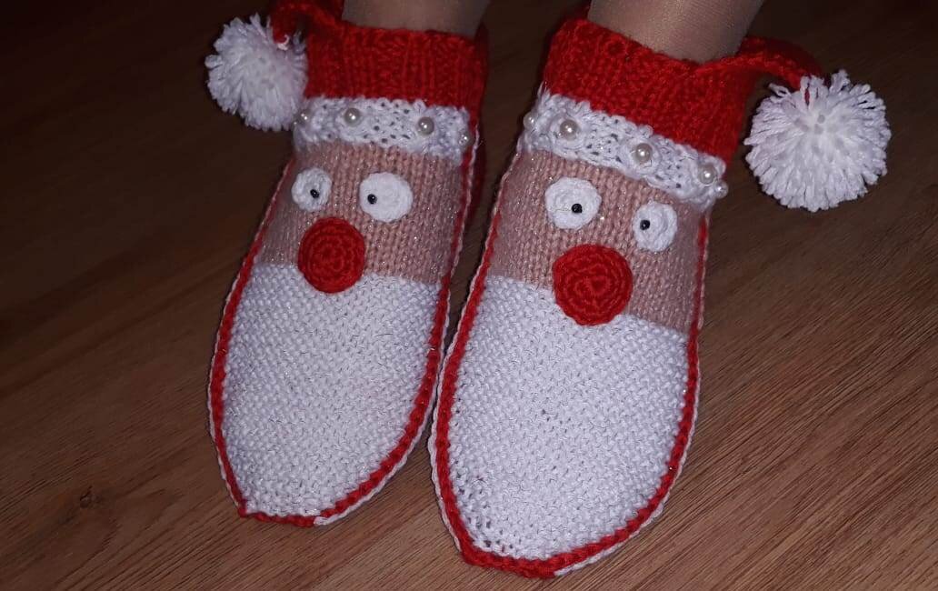 Новогодние носочки "Красный Нос" спицами