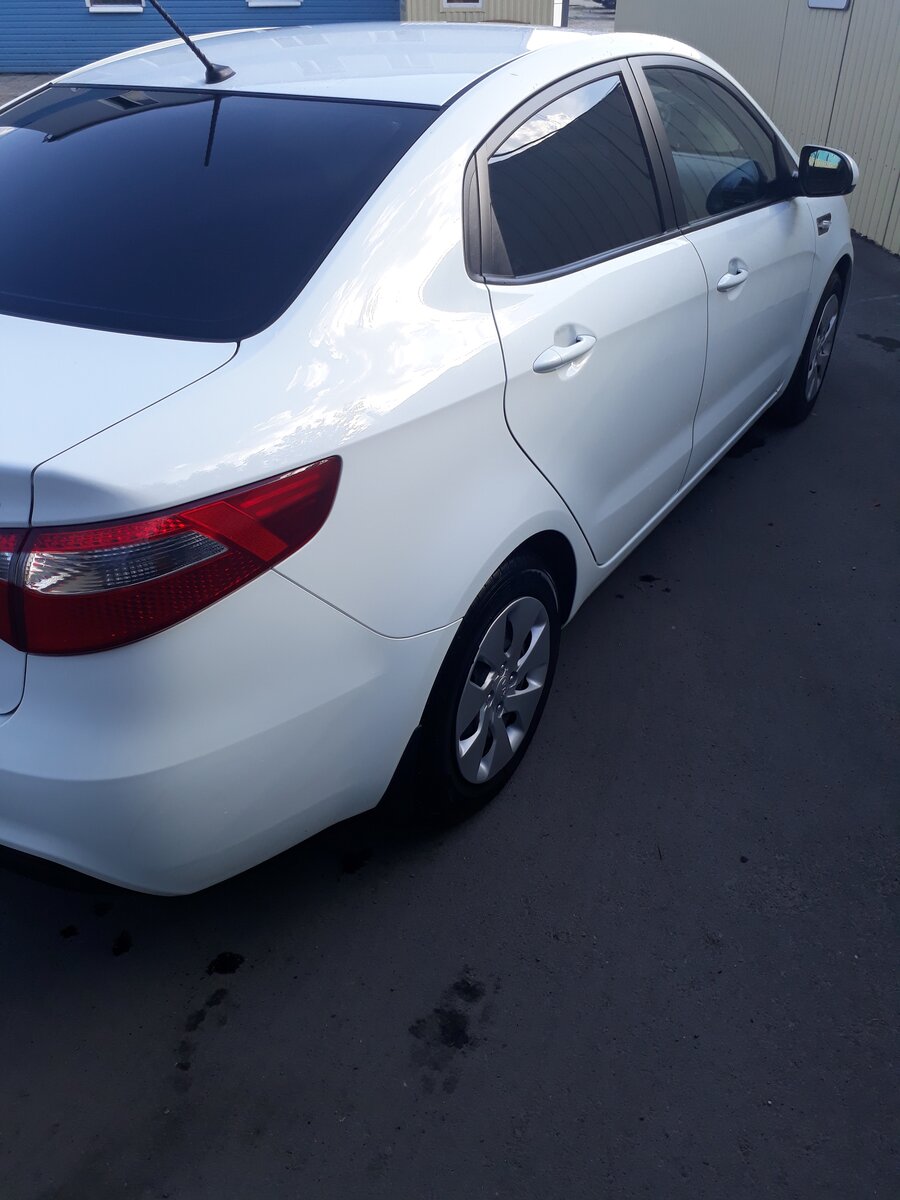 Вид сбоку Kia Rio 3