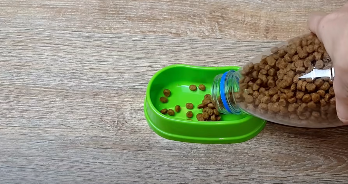 Бутылка пластиковая.