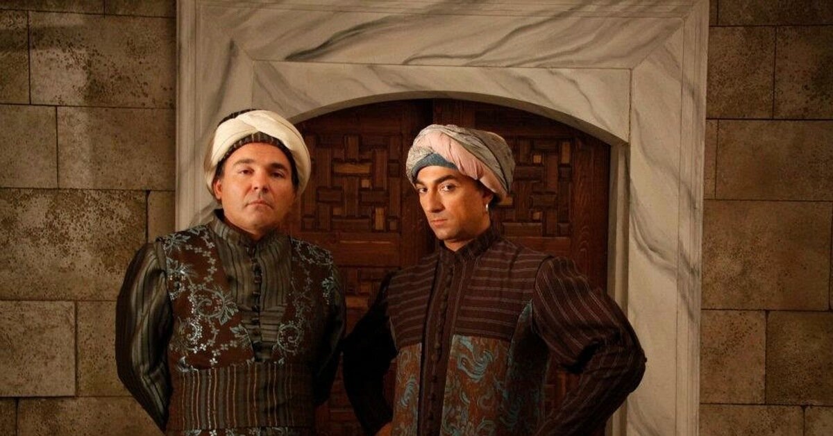 Гюль Ага и Сюмбюль Ага. Кадры из сериала Великолепный век