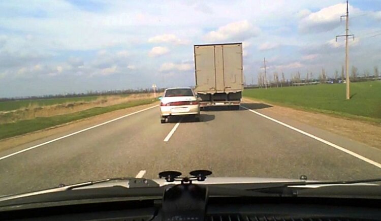 обгон на трассе 