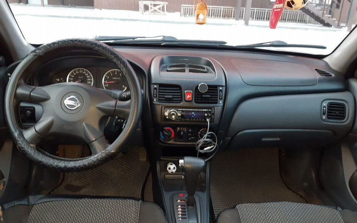 Almera n16 салон