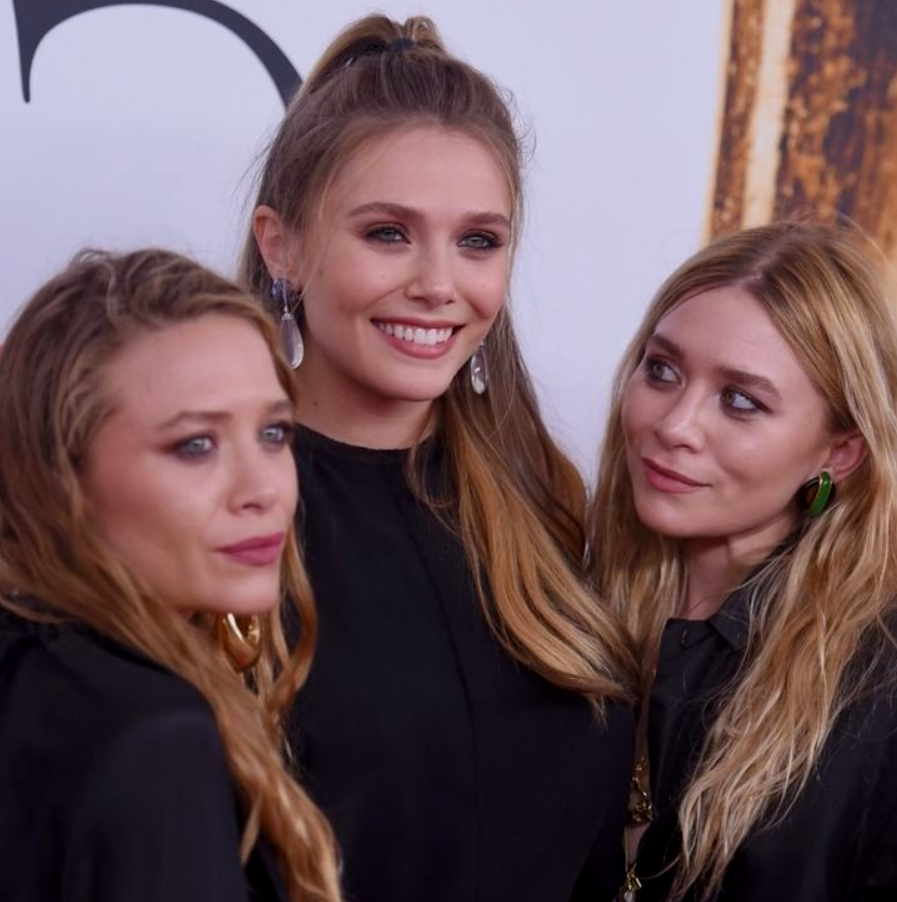 Элизабет Олсен со своими сестрами Мэри и Кейт