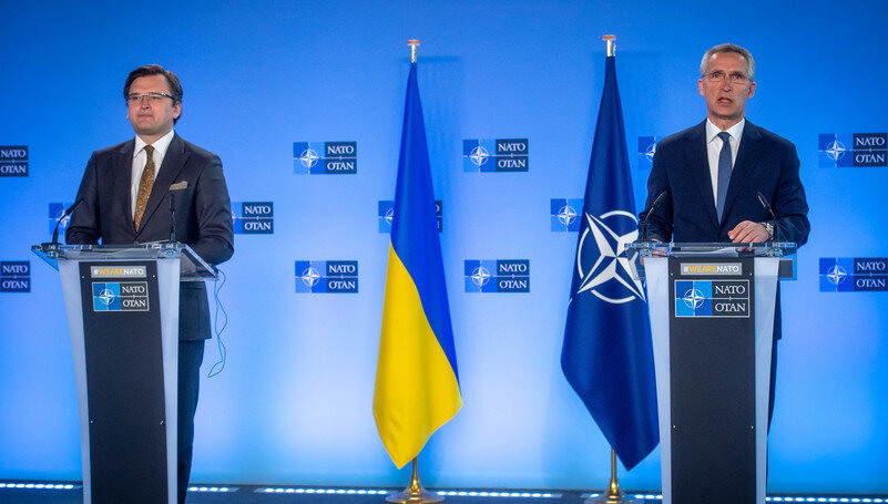 Министр иностранных дел Украины Дмитрий Кулеба (слева) с генеральным секретарем НАТО Йенсом Столтенбергом во вторник в Брюсселе (Фото: nato.int)