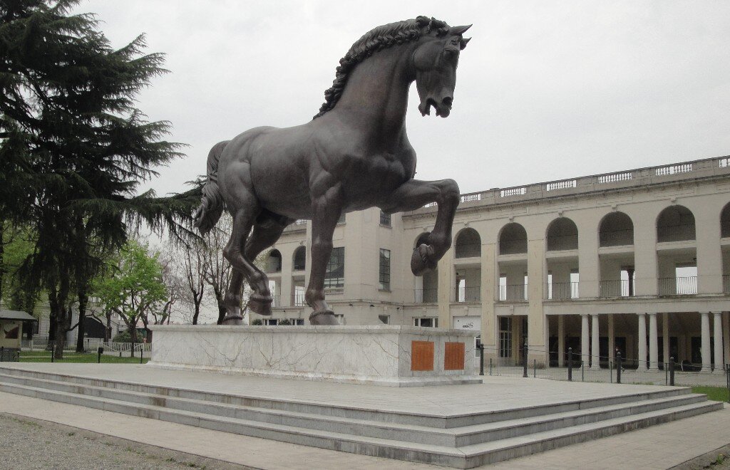 Милан памятник леонардо да винчи