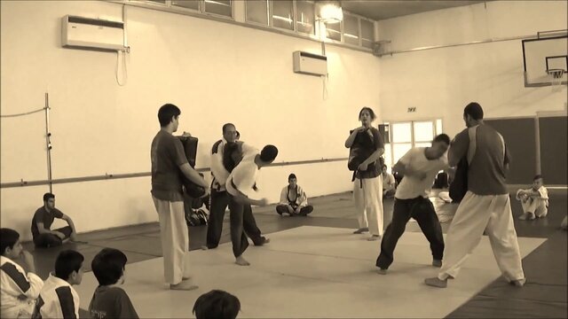 Тренировка по айки-крав-мага. Фото из открытых источников. 