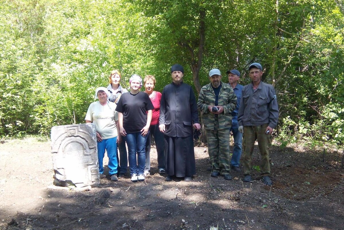 Наш самый первый субботник)))))))))))), май 2016 года.