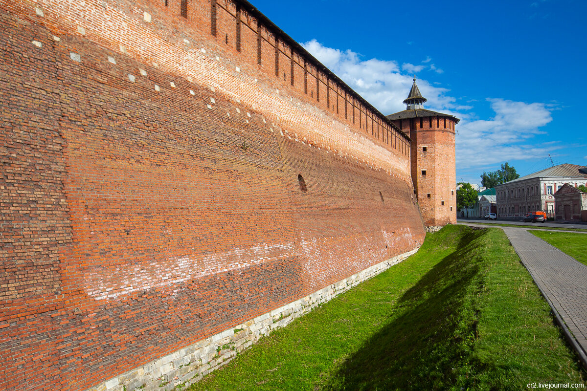 Стена и Грановитая башня Коломенского кремля. Коломна, Московская область. Фото автора статьи (ещё 1 фото)