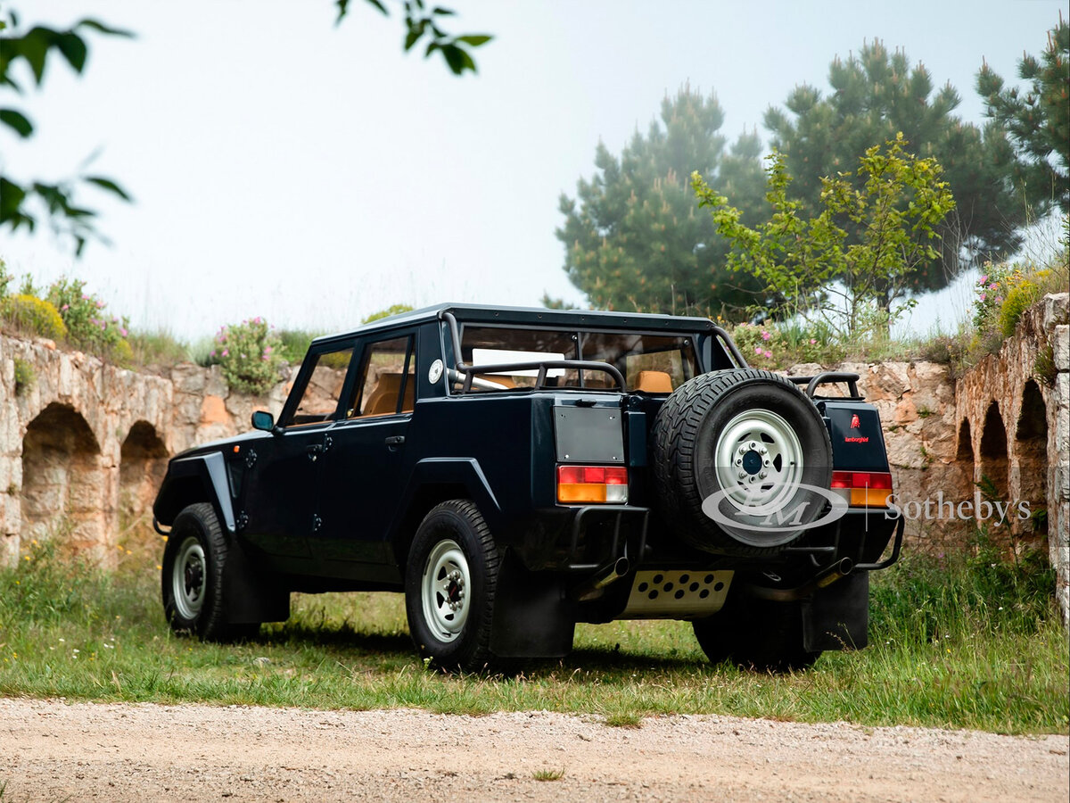 Lamborghini LM002
