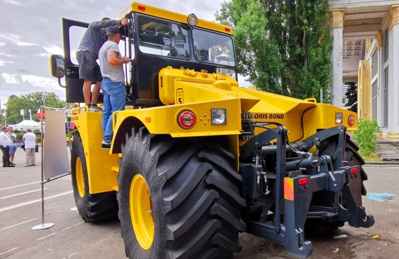 Трактор Boris Bond BX-958i, виз сзади