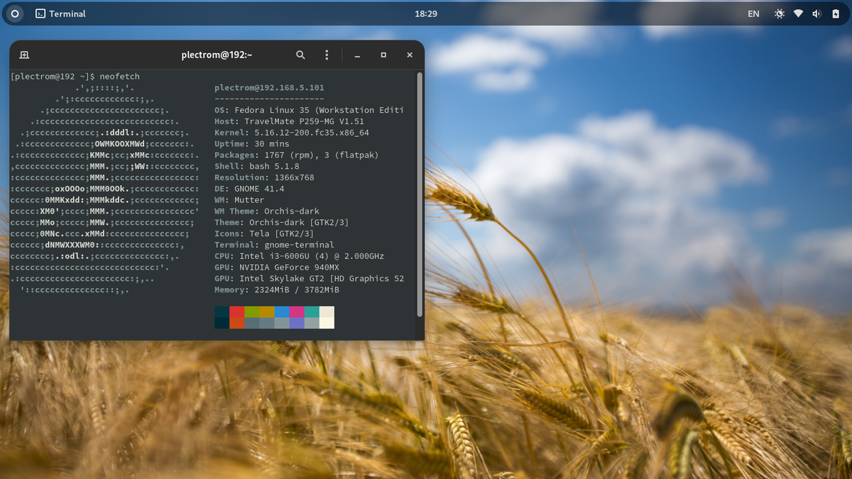 Fedora 35 с рабочим окружением Gnome и установленной темой Orchis.