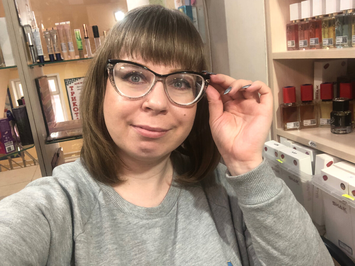 Ваш автор, работает на одной работе вторую) Пишет статью для вас, то бишь, в перерывах между покупателями)😁