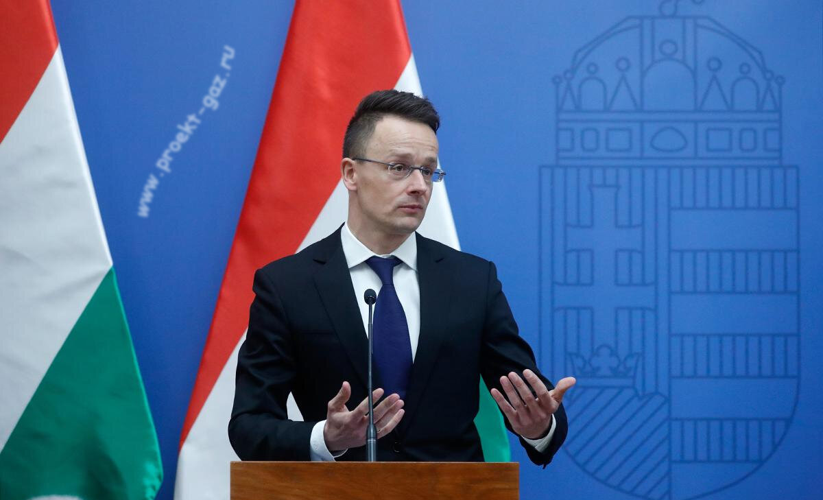 Петер Сийярто