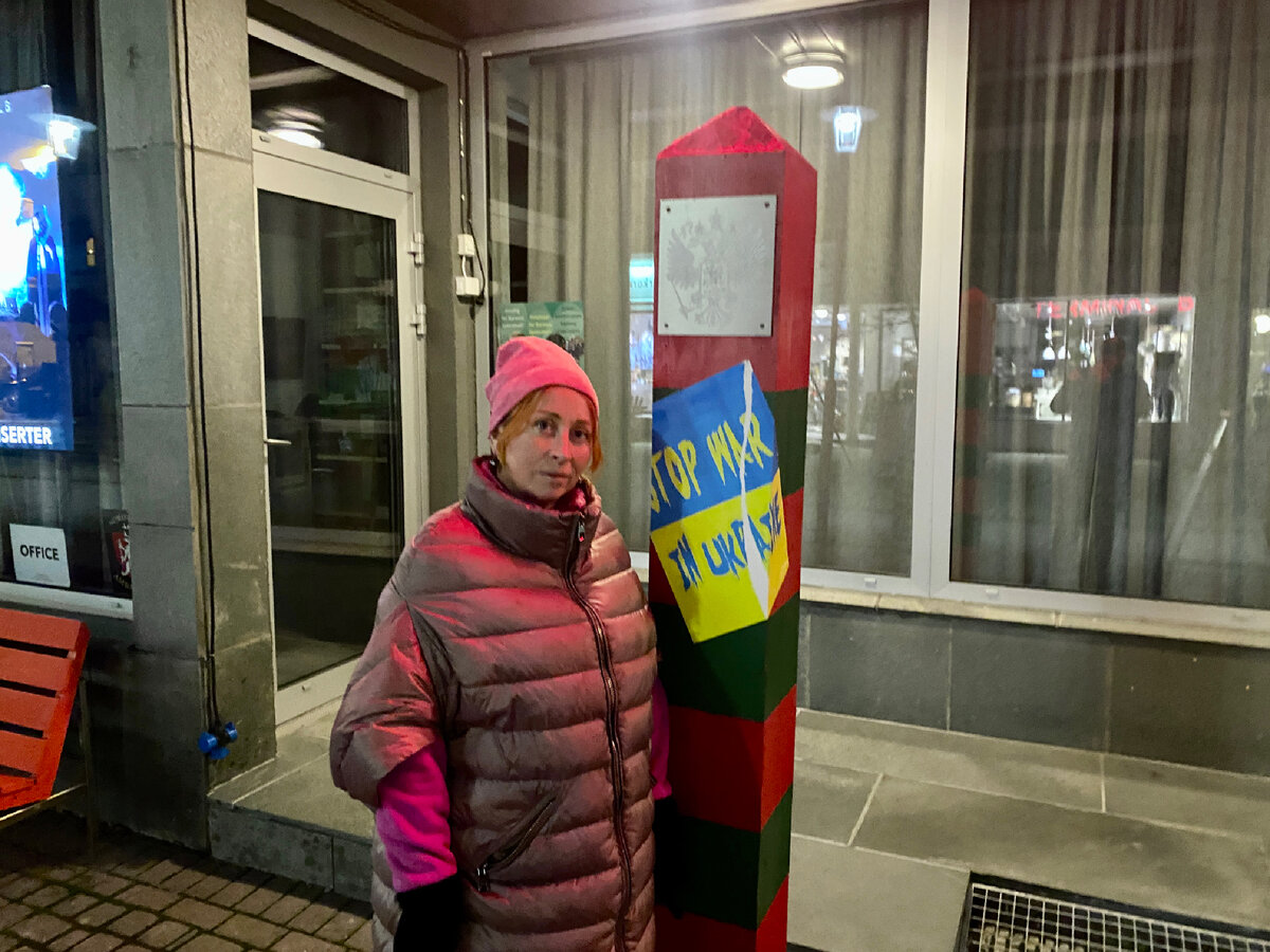 В Керкинесе, приграничном северном городке, на улице стоит такой столб