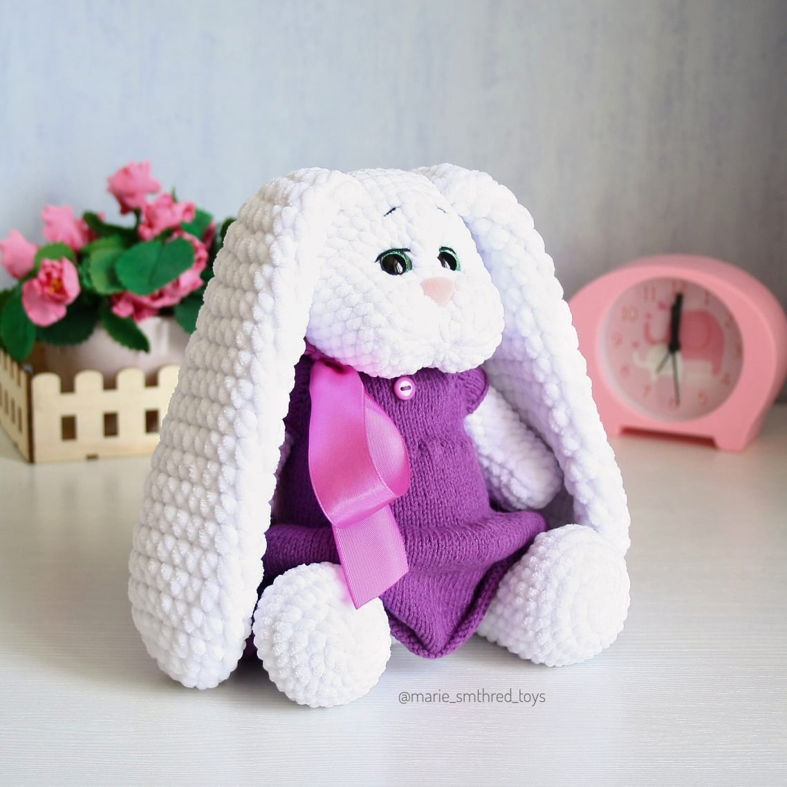 Мой кролик из плюшевой пряжи.