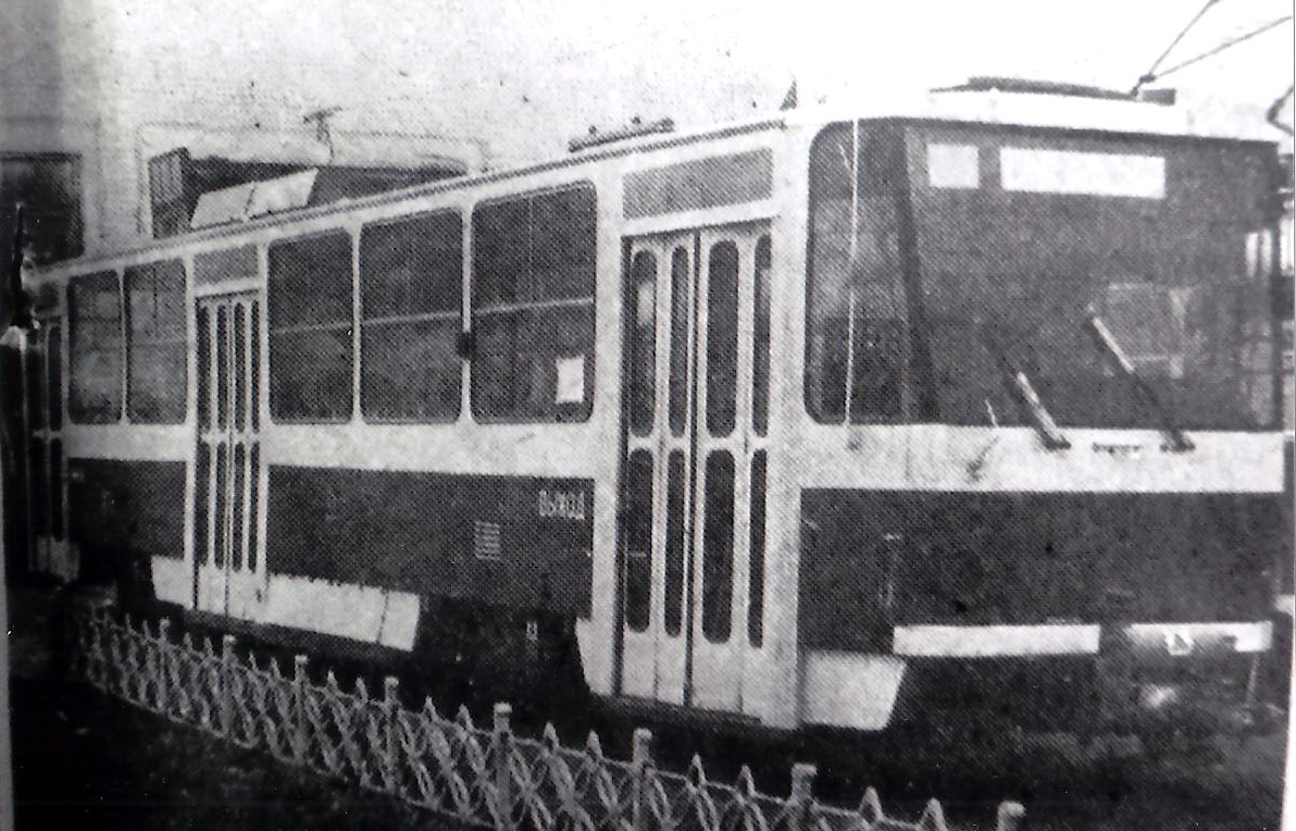 Новый вагон Т-3М в депо Криволучье, Тула, 1988 год, источник https://transphoto.org/photo/942282/?gid=4993, снимок из газеты "Молодой коммунар" от 28 апреля 1988 года