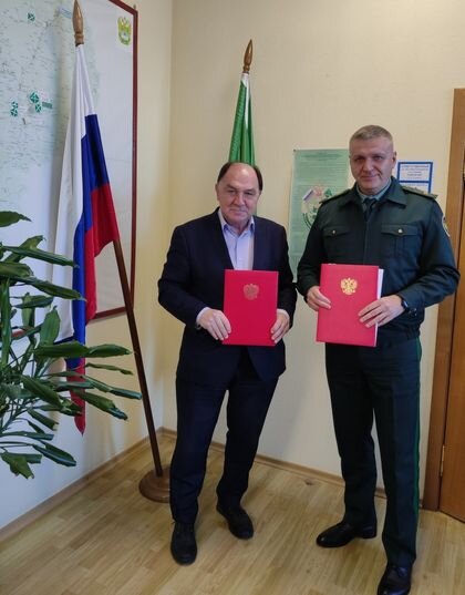    Начальник Калужской таможни Дмитрий Кривко и омбудсмен Юрий Зельников Пресс-служба Калужской таможни