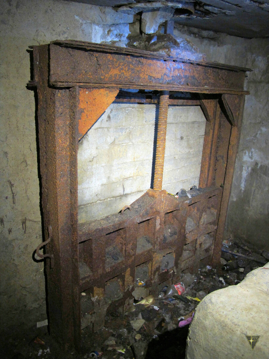 Подземный ручей в Лианозово. Почему в нём так много затворов?