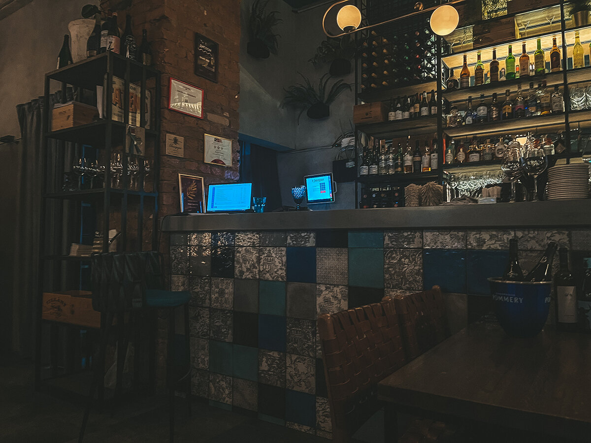 Барная зона →