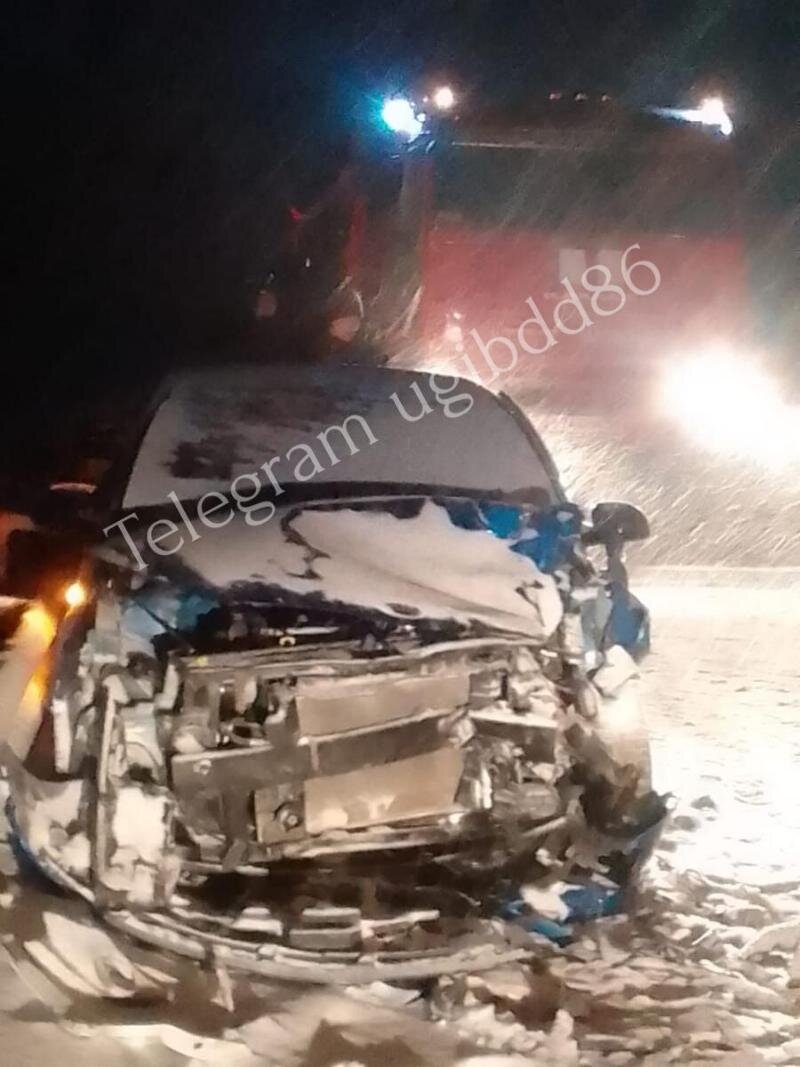    На трассе в Югре столкнулись УАЗ и Kia, пострадали четыре человека