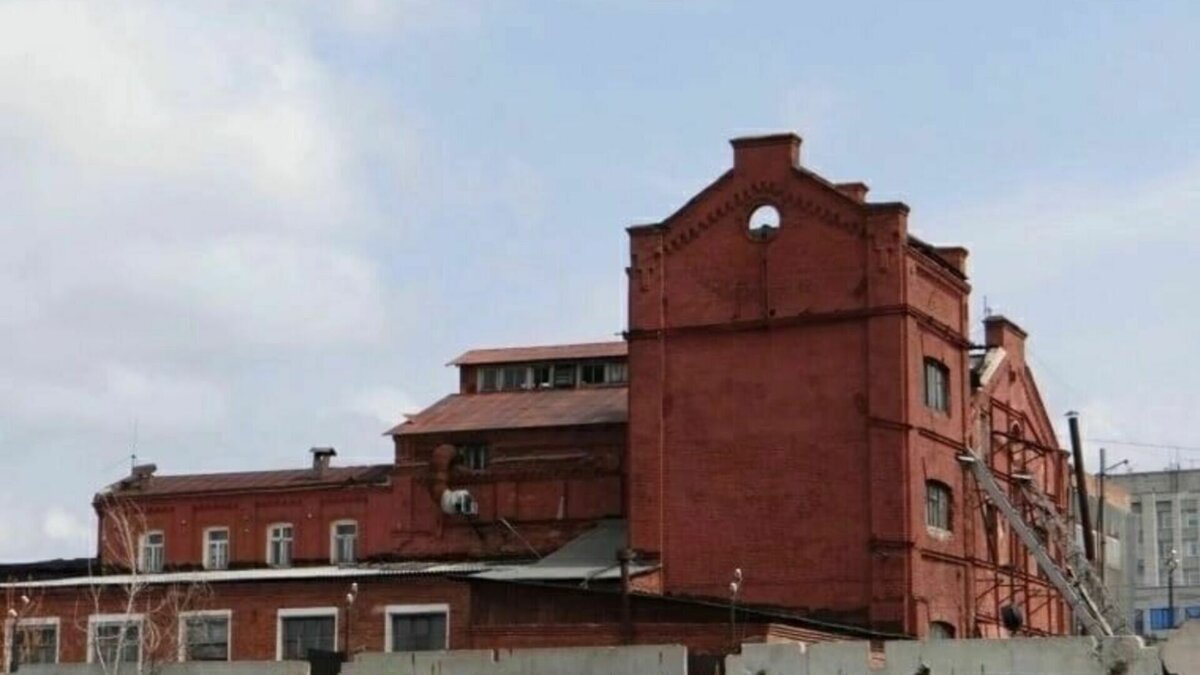     В минкульте объяснили, что снос винокуренного завода является незаконным, потому что здание принадлежит к выявленным объектам культурного наследия.