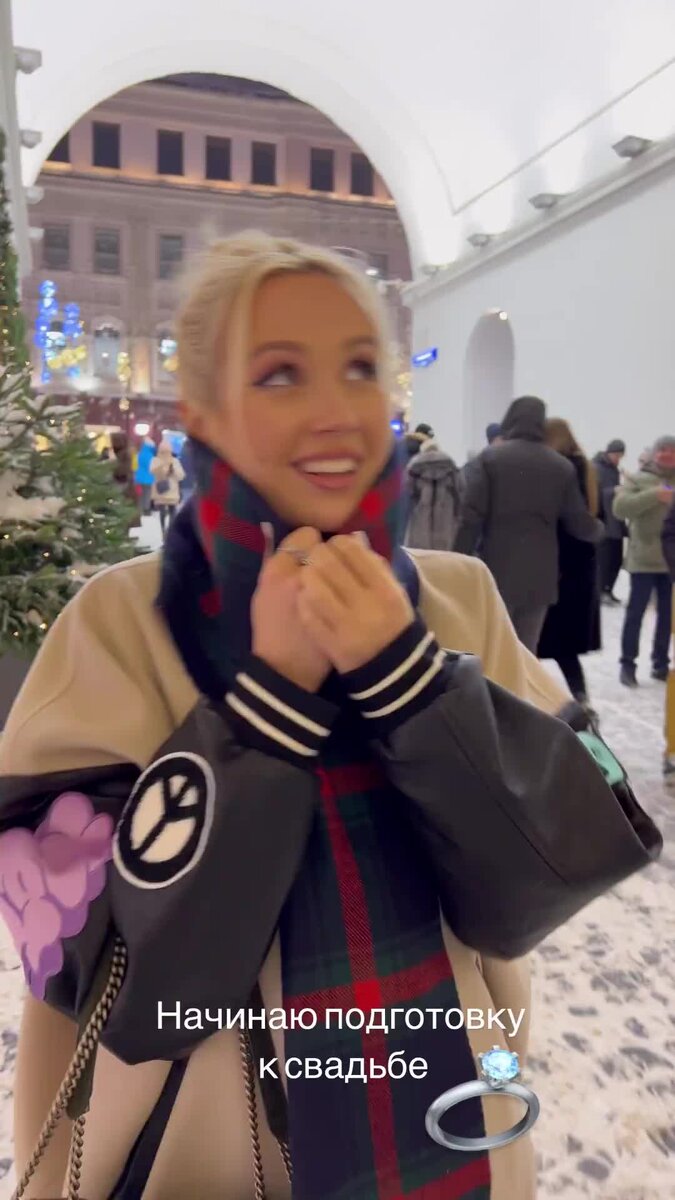    Клава Кока выбирает обручальное кольцо Видео: Инстаграм (запрещен в РФ) / @klavacoca