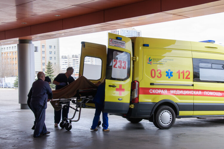    По вызовам скорой помощи ситуация несколько стабилизировалась. При этом нагрузка на систему здравоохранения довольно серьезная, больных много Фото: «БИЗНЕС Online»